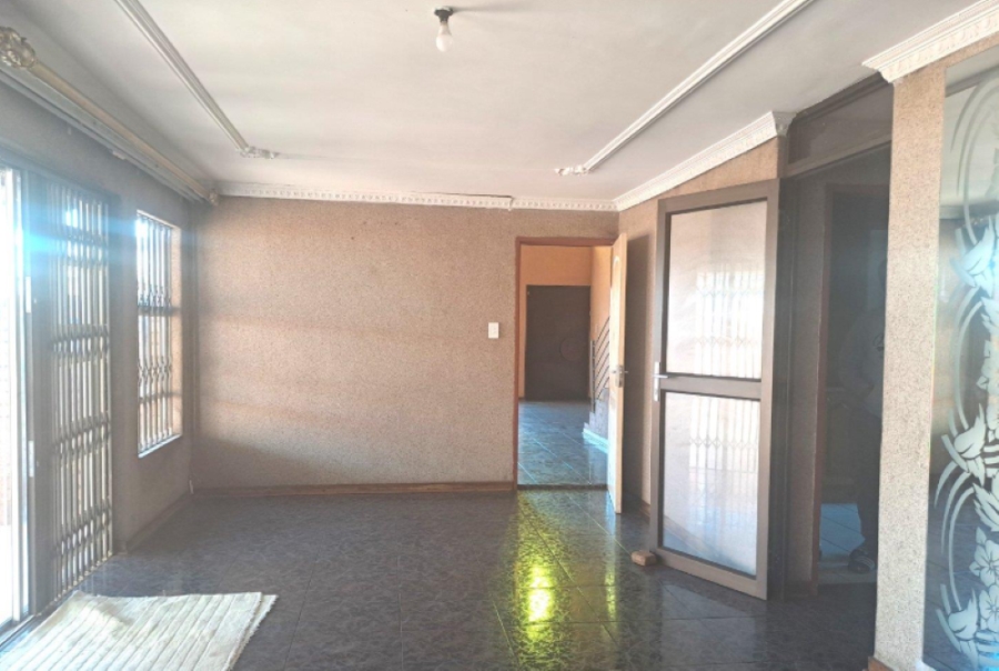 5 Bedroom Property for Sale in Spruit View Gauteng