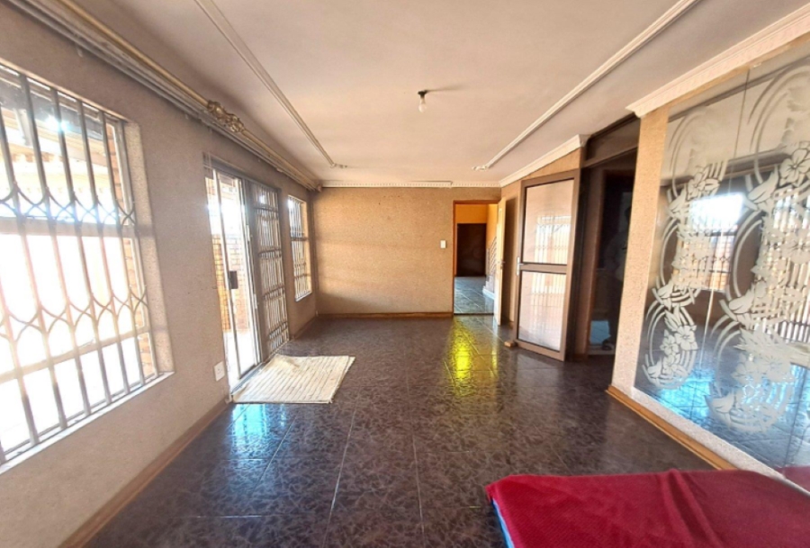 5 Bedroom Property for Sale in Spruit View Gauteng