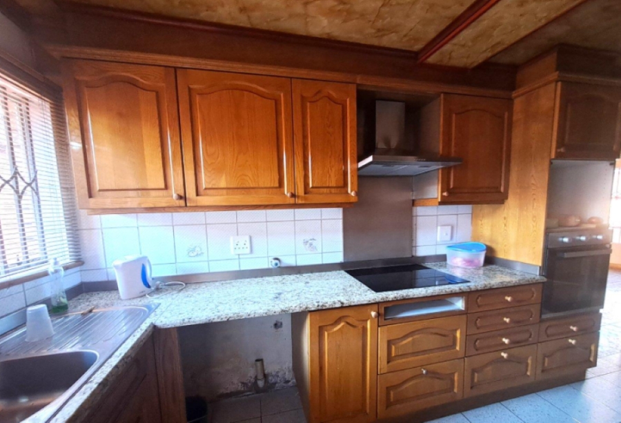 5 Bedroom Property for Sale in Spruit View Gauteng