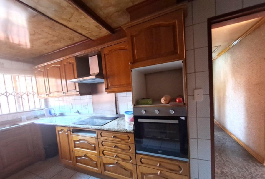 5 Bedroom Property for Sale in Spruit View Gauteng
