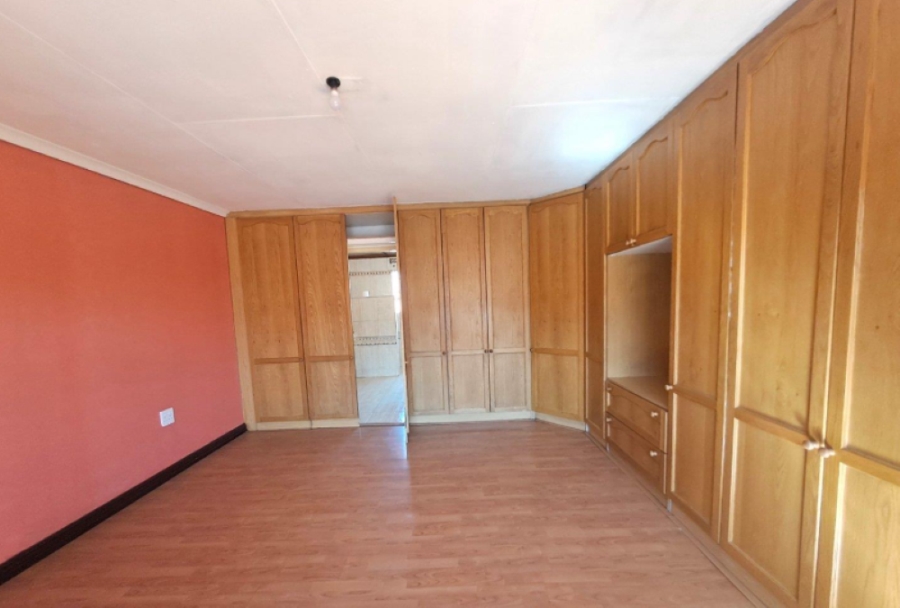 5 Bedroom Property for Sale in Spruit View Gauteng