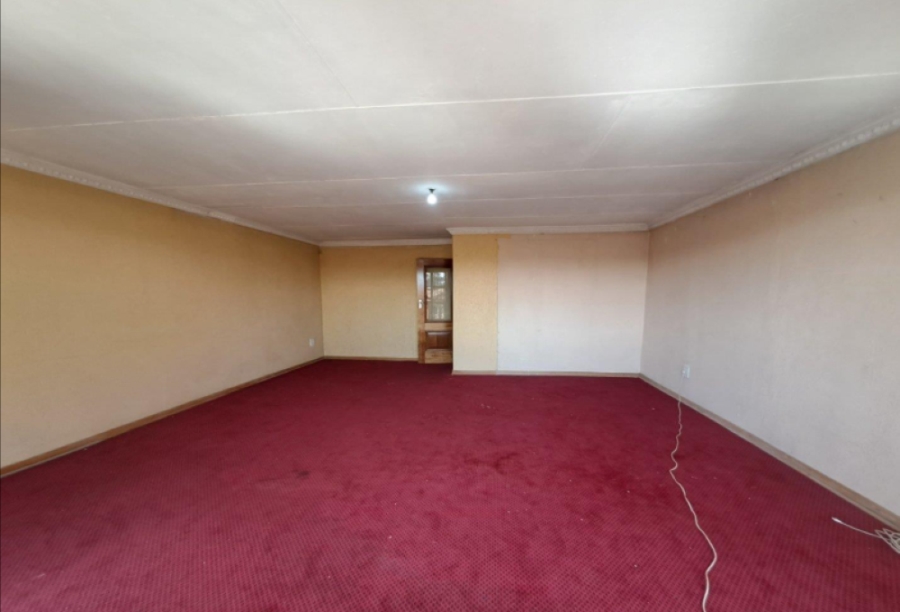 5 Bedroom Property for Sale in Spruit View Gauteng