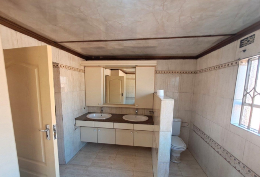 5 Bedroom Property for Sale in Spruit View Gauteng