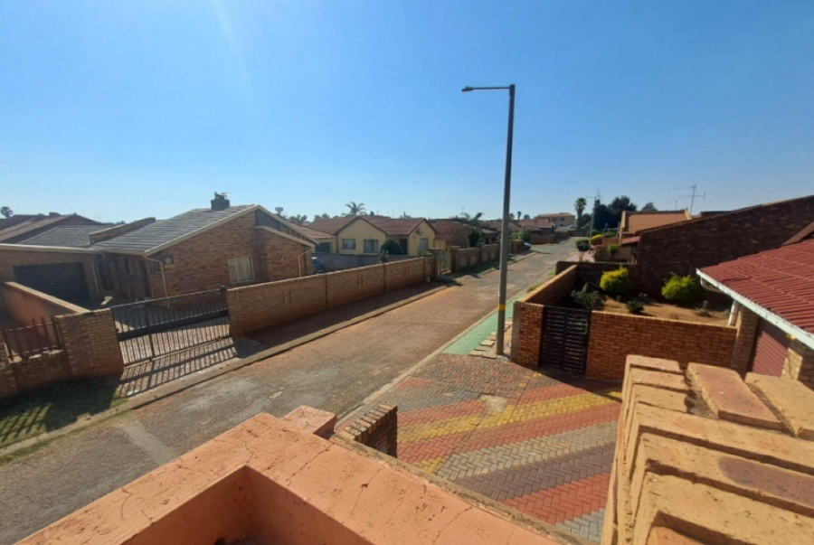 5 Bedroom Property for Sale in Spruit View Gauteng
