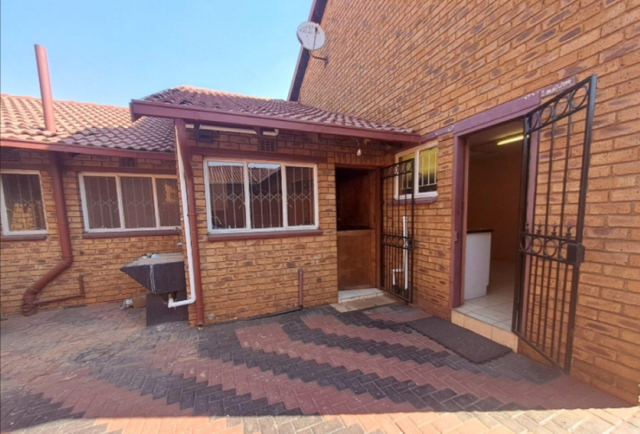 5 Bedroom Property for Sale in Spruit View Gauteng
