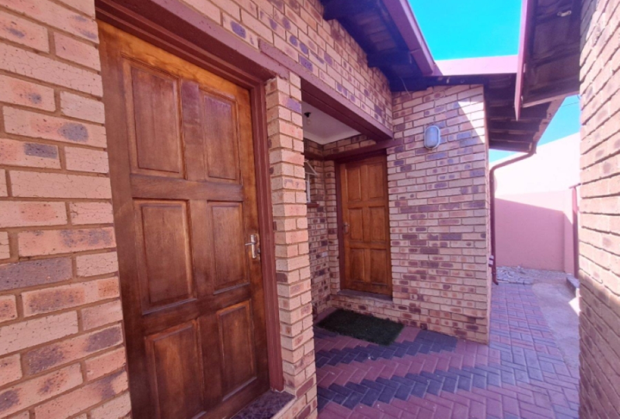 5 Bedroom Property for Sale in Spruit View Gauteng