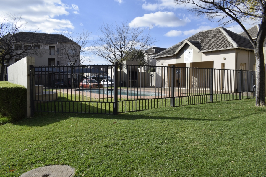1 Bedroom Property for Sale in Klippoortje Gauteng
