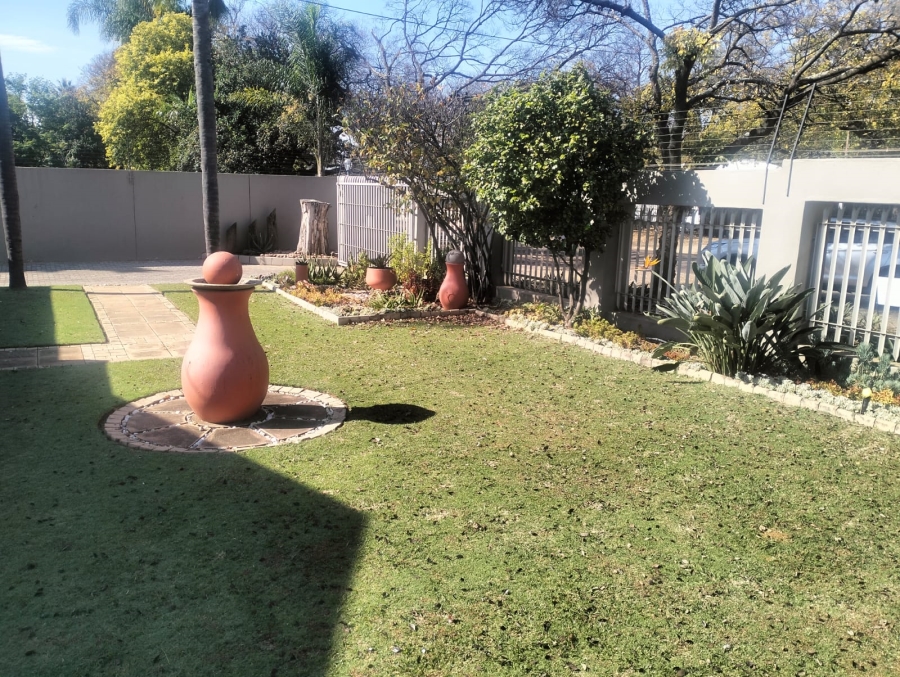 4 Bedroom Property for Sale in Waverley Gauteng