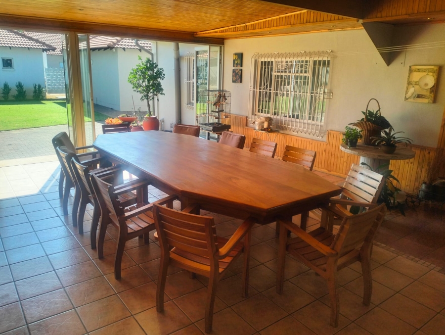 4 Bedroom Property for Sale in Waverley Gauteng