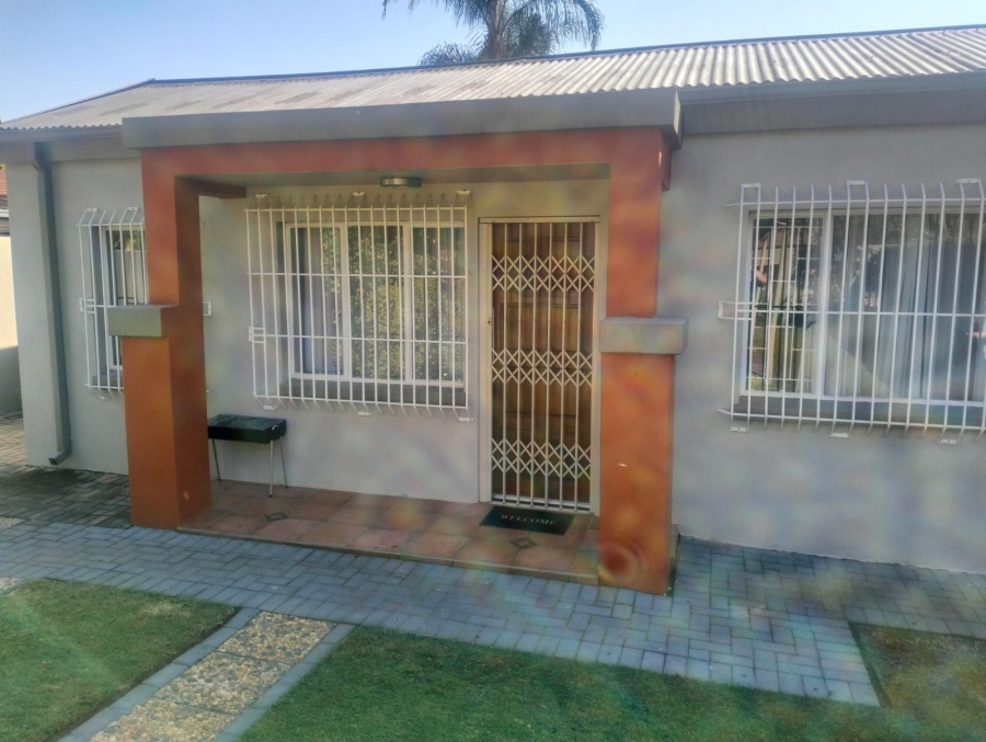 4 Bedroom Property for Sale in Waverley Gauteng