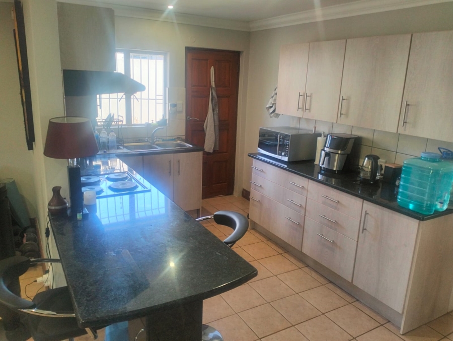 4 Bedroom Property for Sale in Waverley Gauteng