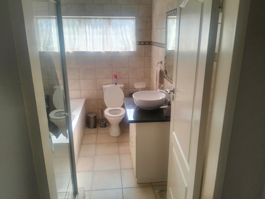 4 Bedroom Property for Sale in Waverley Gauteng