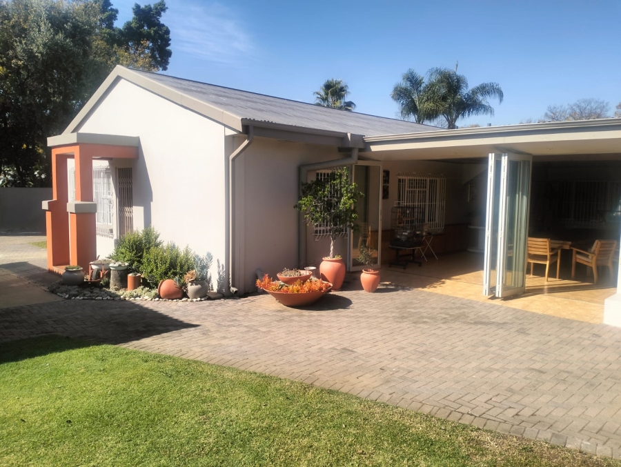 4 Bedroom Property for Sale in Waverley Gauteng