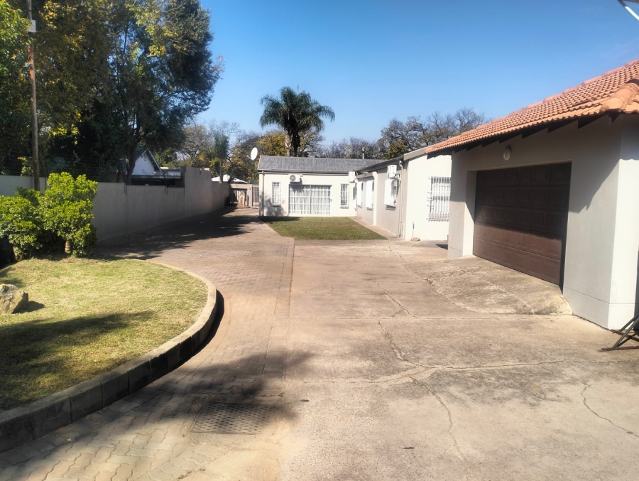 4 Bedroom Property for Sale in Waverley Gauteng