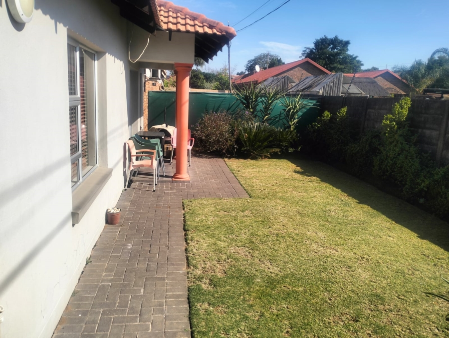 4 Bedroom Property for Sale in Waverley Gauteng