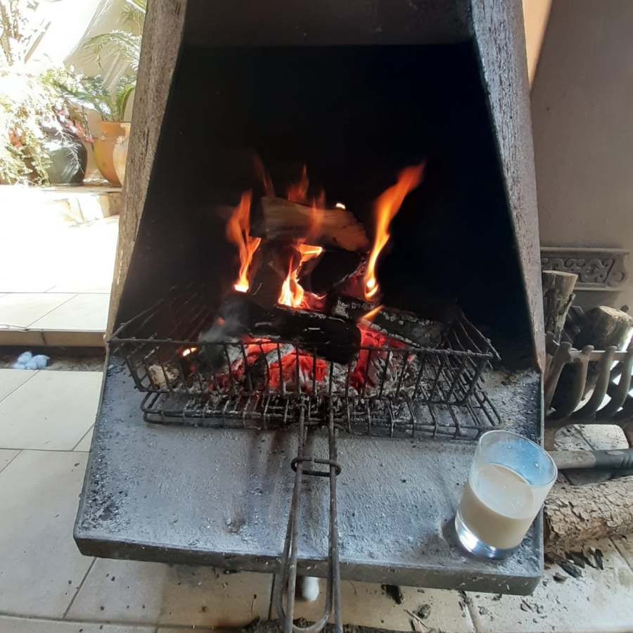 4 Bedroom Property for Sale in Waverley Gauteng