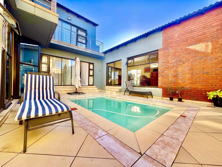4 Bedroom Property for Sale in Mulbarton Gauteng