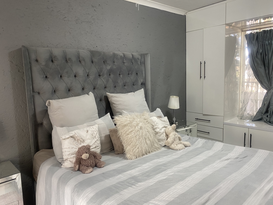 2 Bedroom Property for Sale in Bassonia Gauteng