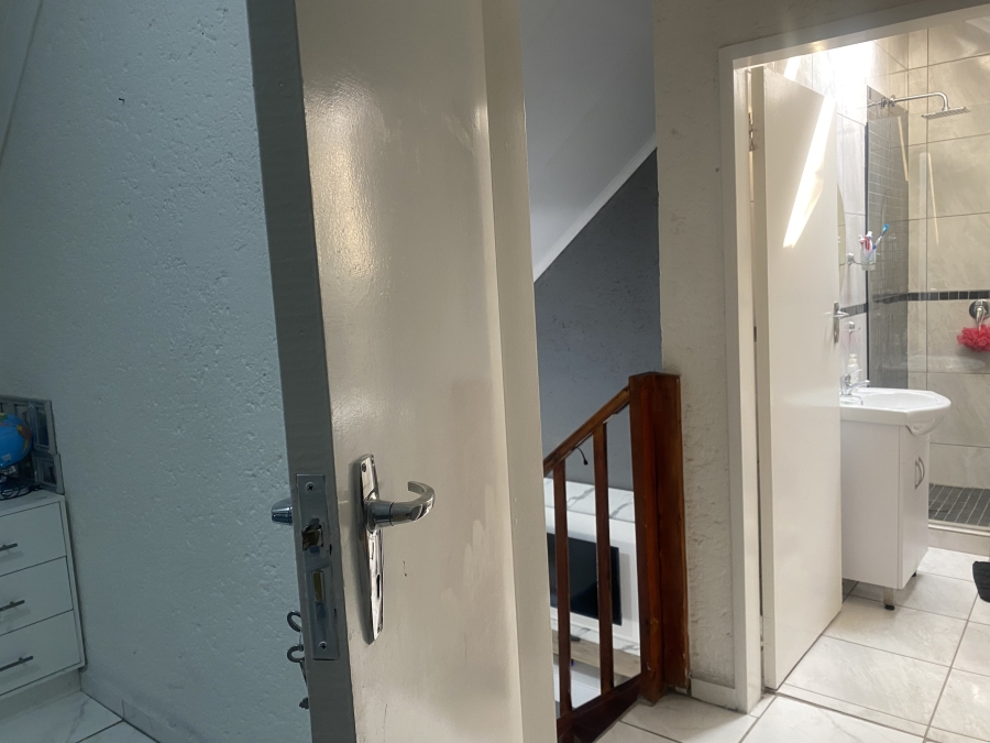 2 Bedroom Property for Sale in Bassonia Gauteng