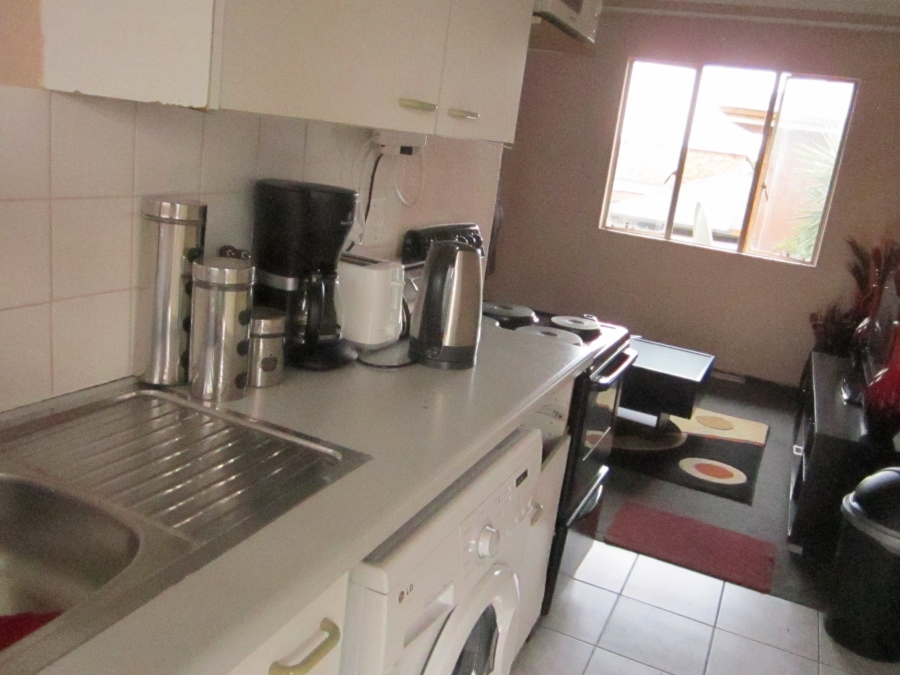 2 Bedroom Property for Sale in Glen Marais Gauteng