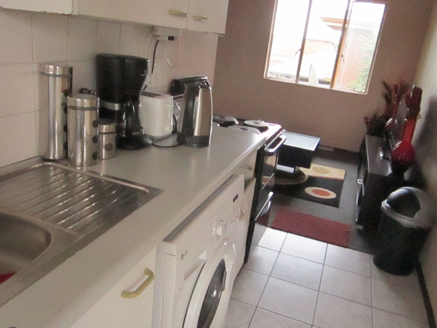 2 Bedroom Property for Sale in Glen Marais Gauteng