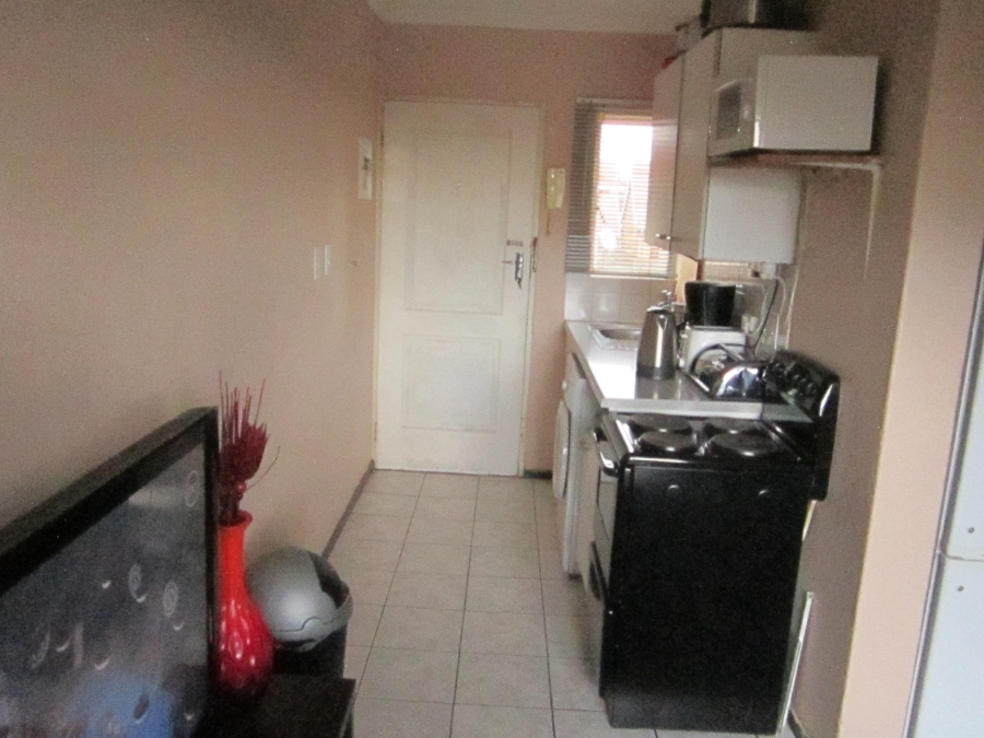 2 Bedroom Property for Sale in Glen Marais Gauteng
