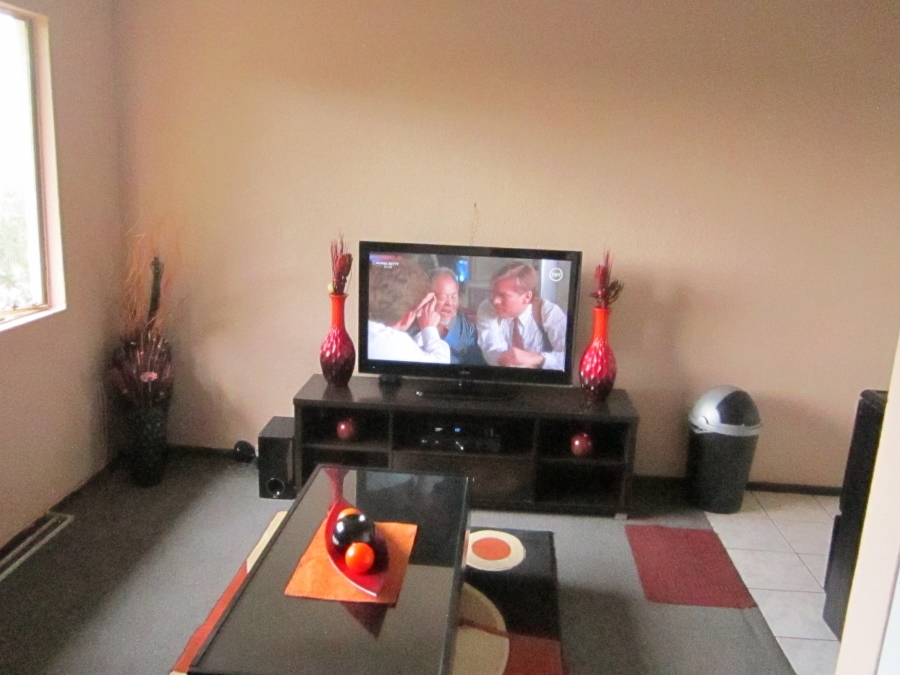 2 Bedroom Property for Sale in Glen Marais Gauteng