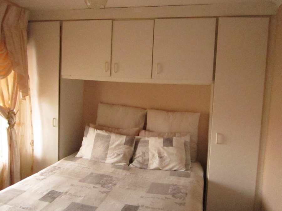 2 Bedroom Property for Sale in Glen Marais Gauteng