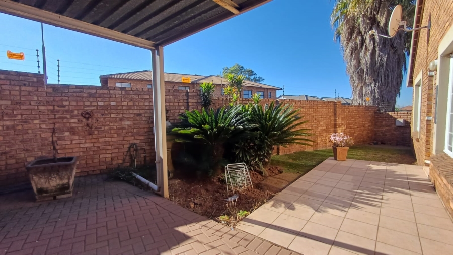 To Let 3 Bedroom Property for Rent in Florentia Gauteng