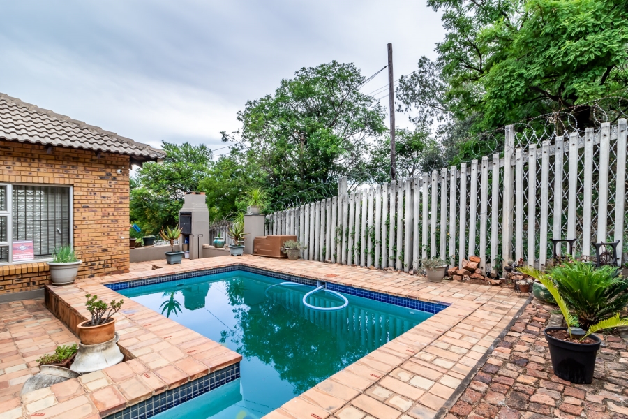 4 Bedroom Property for Sale in Waverley Gauteng
