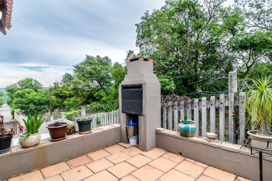 4 Bedroom Property for Sale in Waverley Gauteng