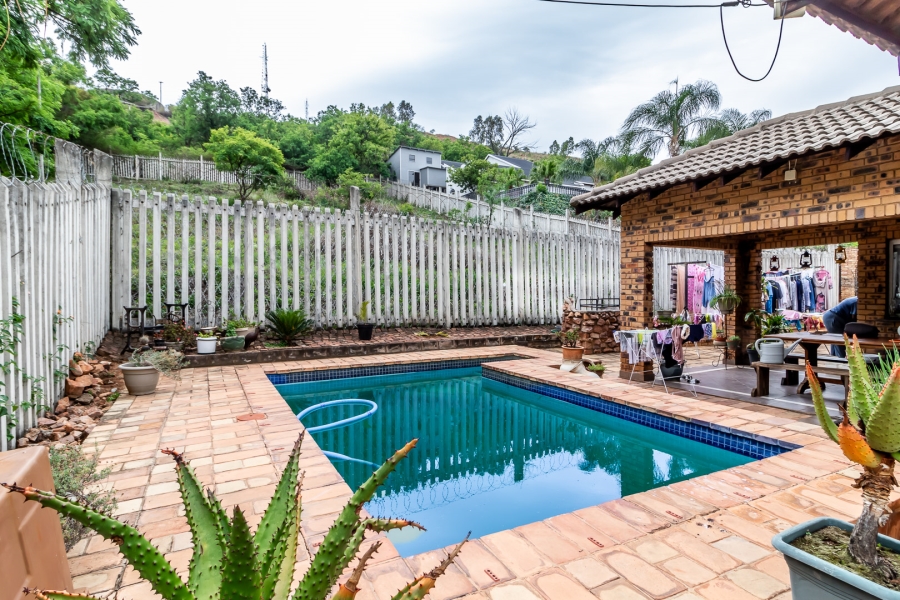 4 Bedroom Property for Sale in Waverley Gauteng