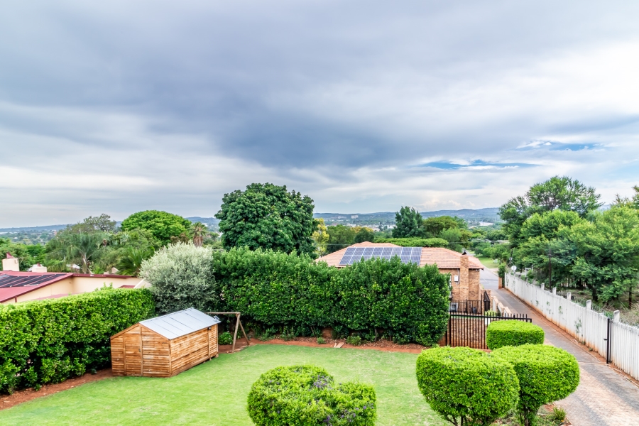 4 Bedroom Property for Sale in Waverley Gauteng