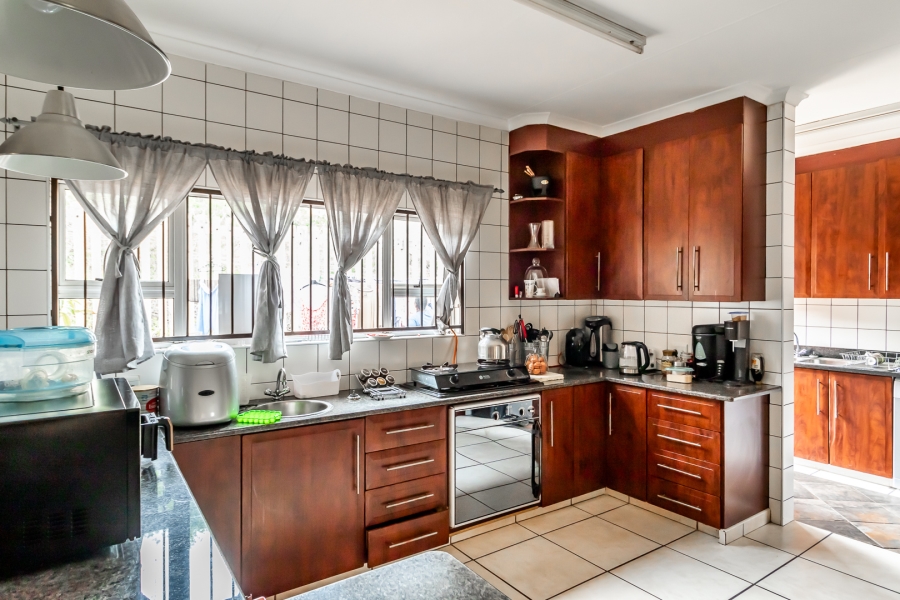 4 Bedroom Property for Sale in Waverley Gauteng