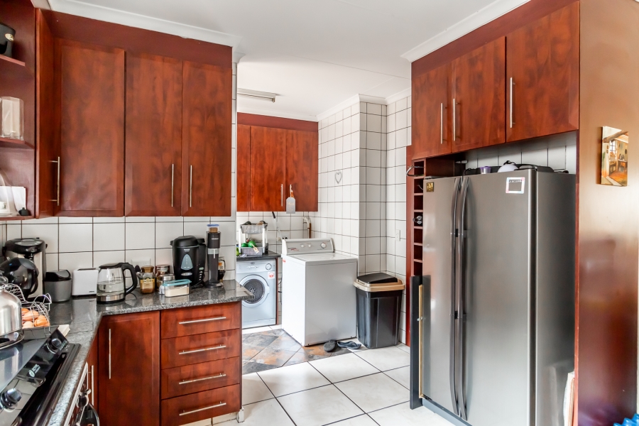 4 Bedroom Property for Sale in Waverley Gauteng