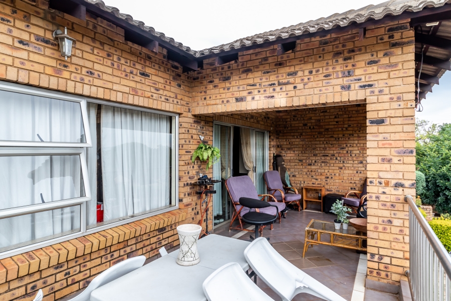 4 Bedroom Property for Sale in Waverley Gauteng