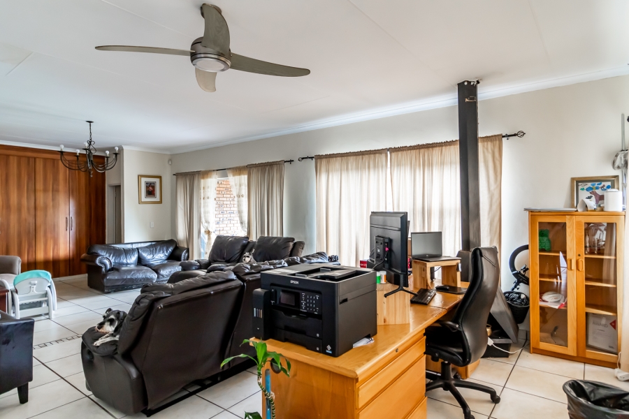 4 Bedroom Property for Sale in Waverley Gauteng