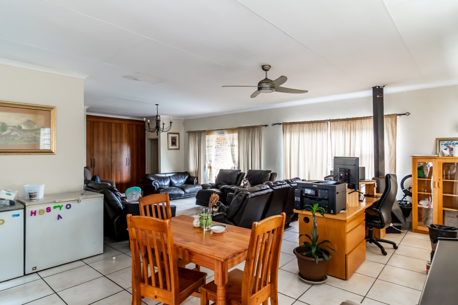4 Bedroom Property for Sale in Waverley Gauteng