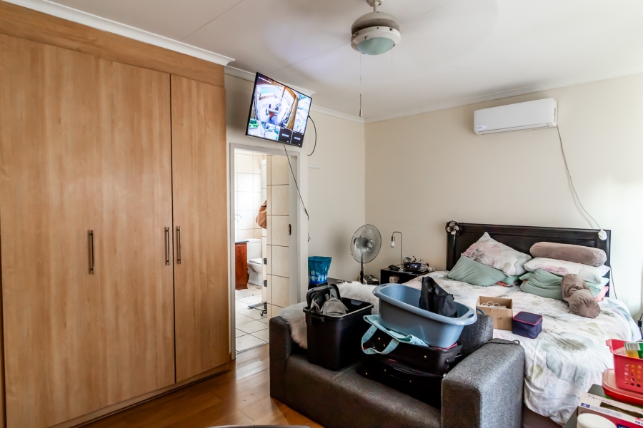 4 Bedroom Property for Sale in Waverley Gauteng