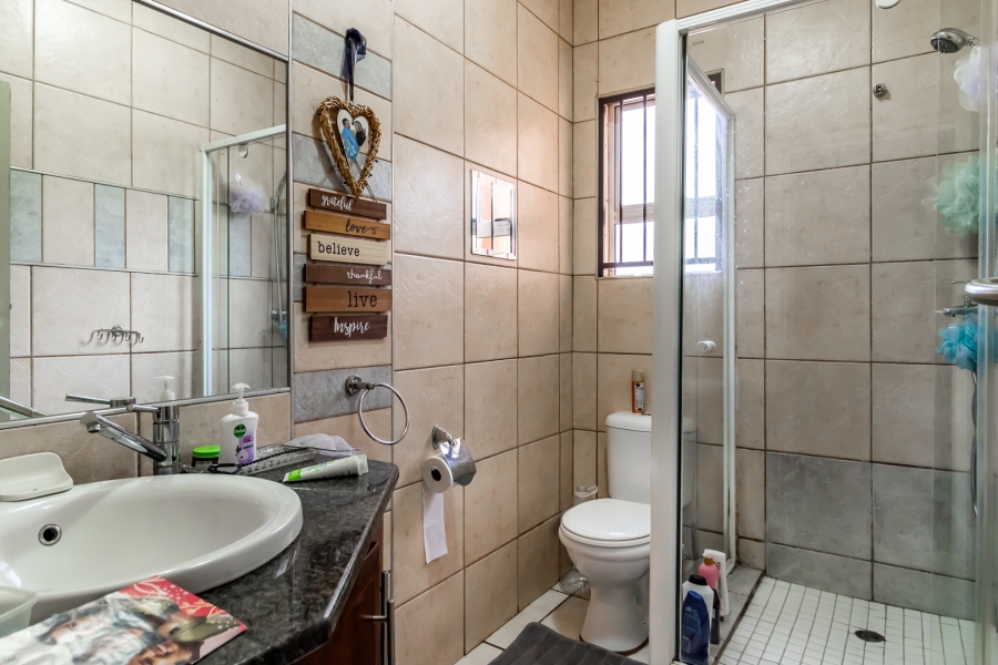 4 Bedroom Property for Sale in Waverley Gauteng