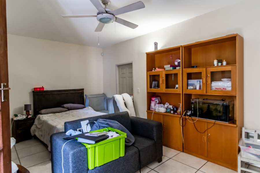 4 Bedroom Property for Sale in Waverley Gauteng