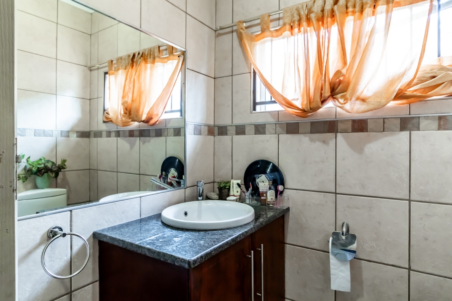 4 Bedroom Property for Sale in Waverley Gauteng