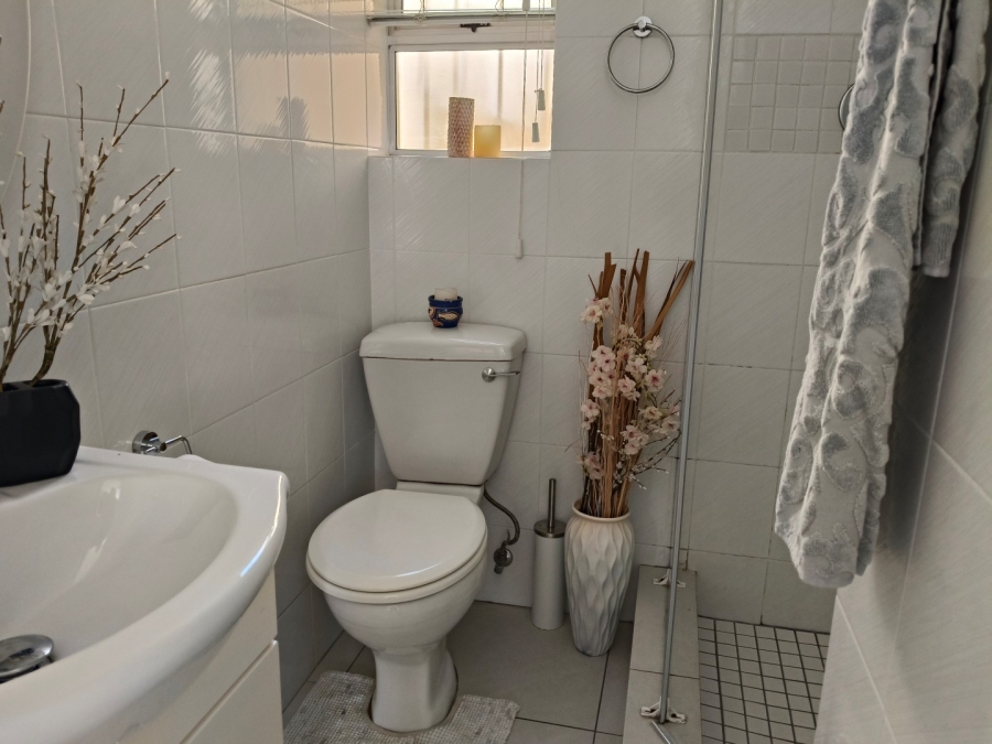 2 Bedroom Property for Sale in Benmore Gardens Gauteng