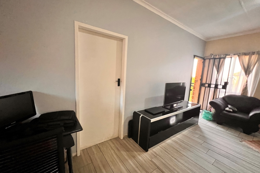 1 Bedroom Property for Sale in Wapadrand Gauteng