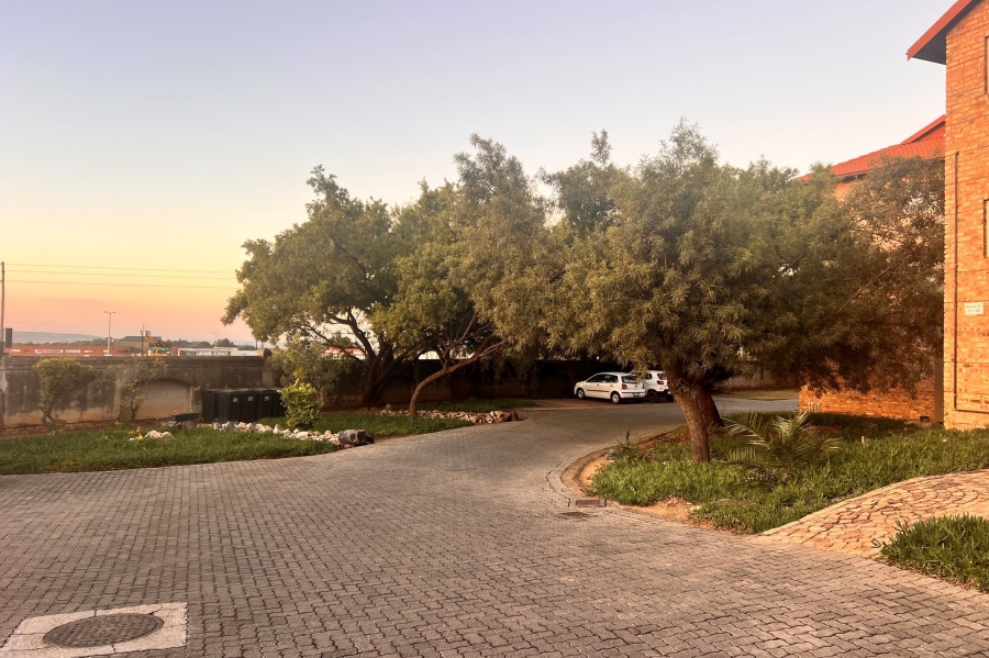 1 Bedroom Property for Sale in Wapadrand Gauteng