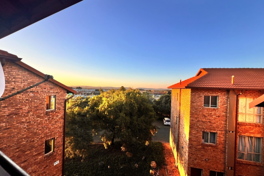 1 Bedroom Property for Sale in Wapadrand Gauteng