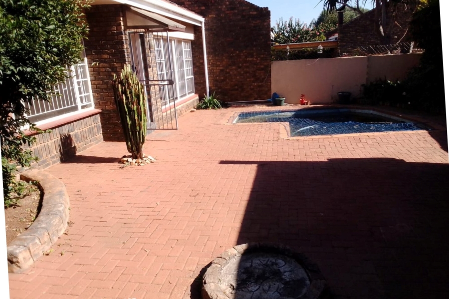 To Let 3 Bedroom Property for Rent in Birchleigh North Gauteng