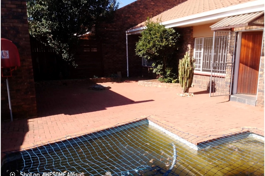 To Let 3 Bedroom Property for Rent in Birchleigh North Gauteng