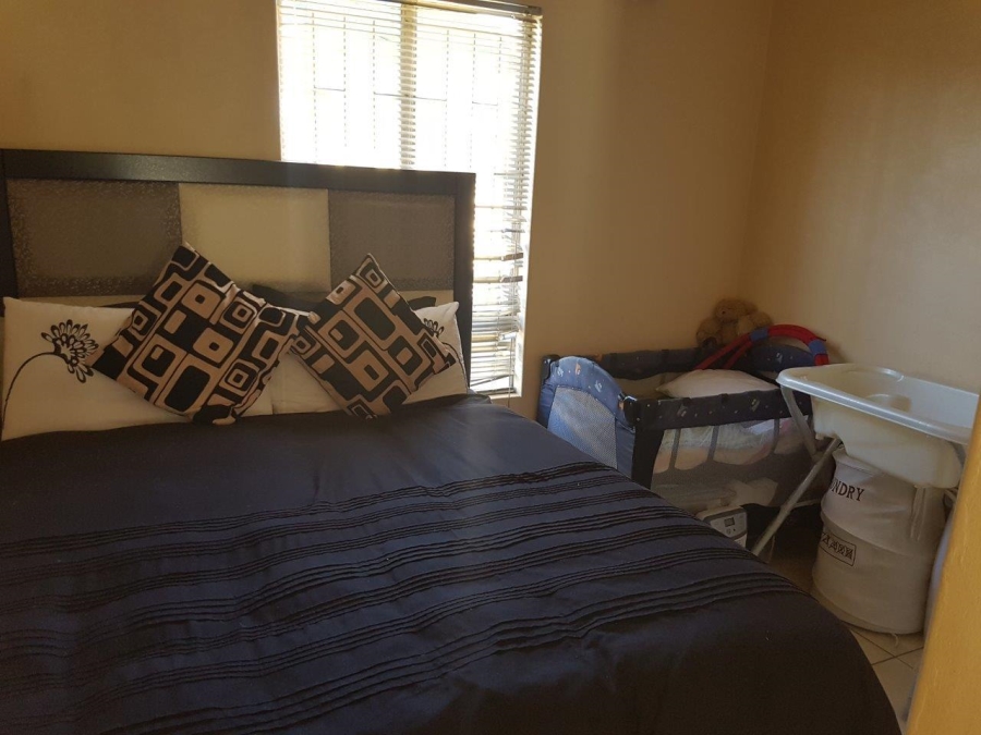 To Let 2 Bedroom Property for Rent in Ormonde Gauteng