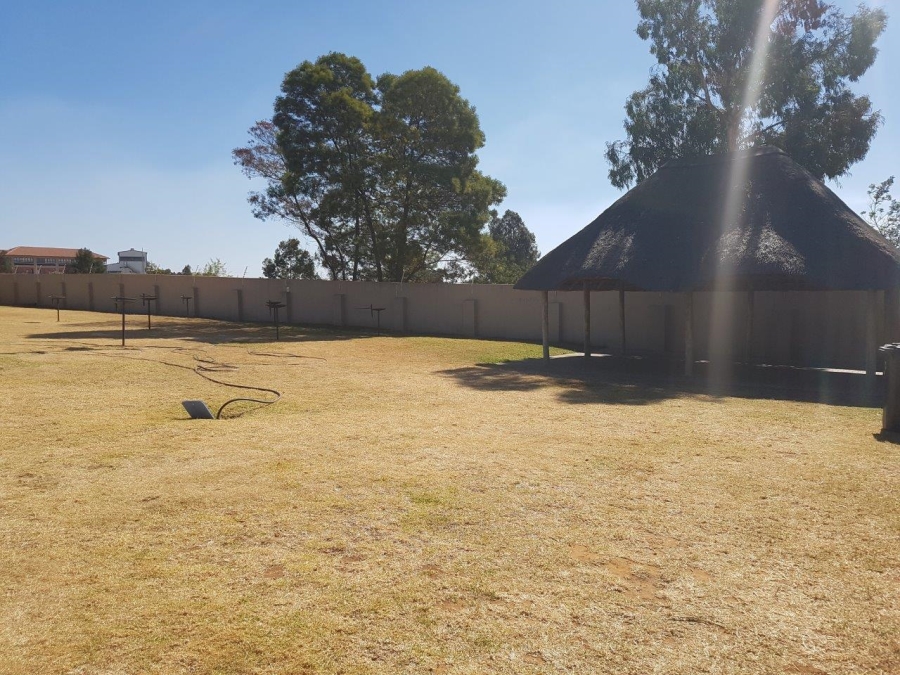 To Let 2 Bedroom Property for Rent in Ormonde Gauteng